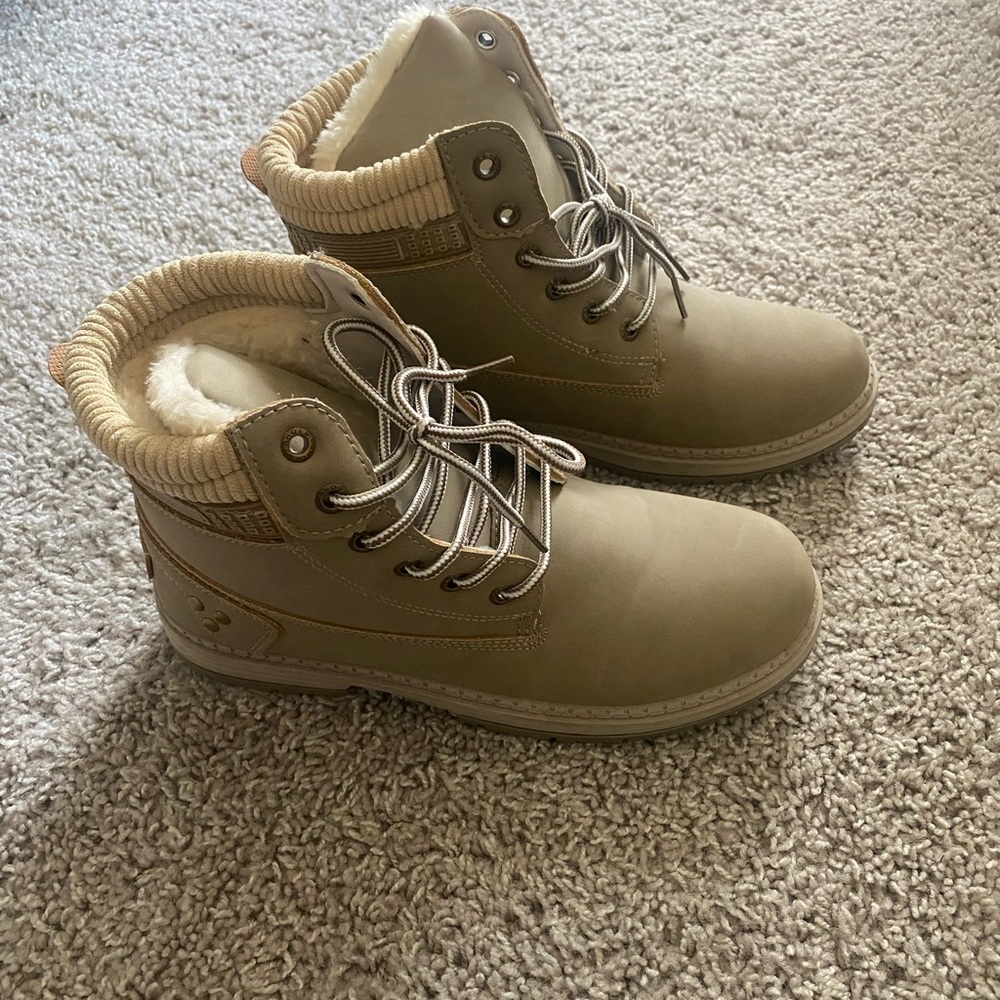 Amazon Winter Boot - Picture 2 of 4